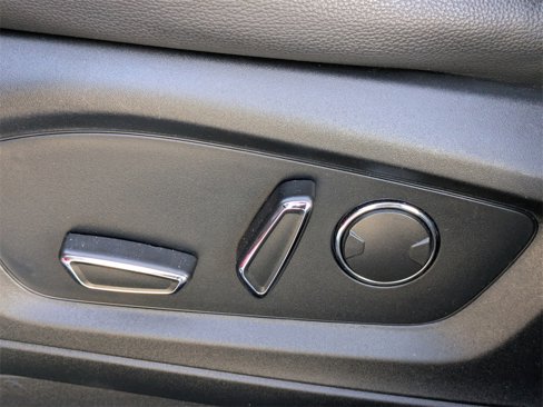 Used 2020 Ford Explorer Limited image 21