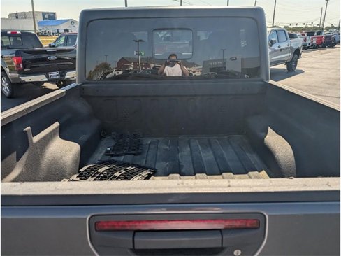 Used 2021 Jeep Gladiator Sport image 9