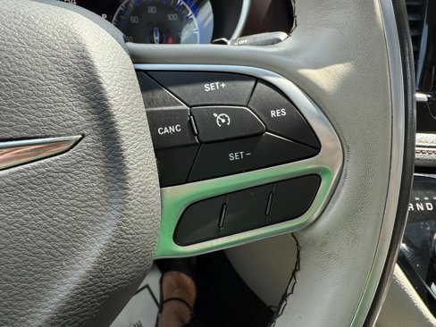 Used 2020 Chrysler Pacifica Limited image 17