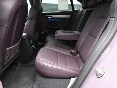 Certified 2024 Porsche Macan 4 Electric image 17