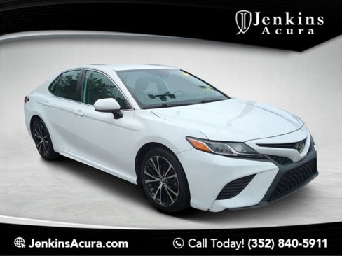 Used 2020 Toyota Camry SE image 1