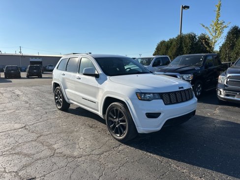 Used 2018 Jeep Grand Cherokee Altitude image 2