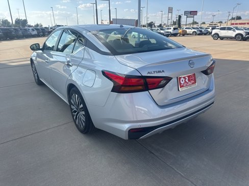 Used 2024 Nissan Altima 2.5 SV image 3