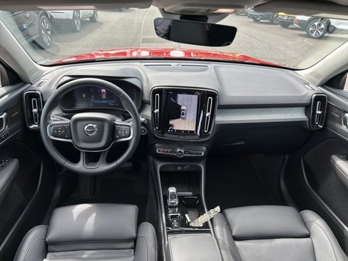 Certified 2024 Volvo XC40 B5 Plus w/ Climate Package image 5