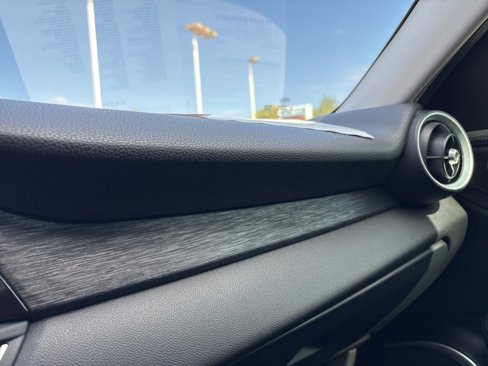 Used 2018 Alfa Romeo Giulia image 34