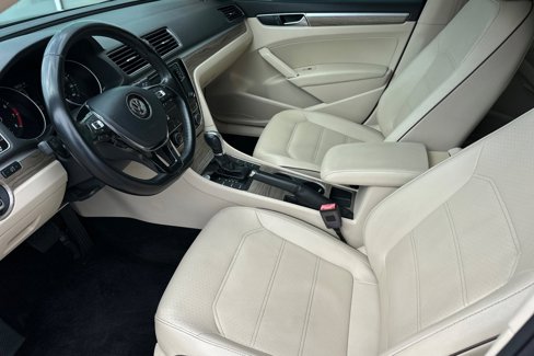 Used 2018 Volkswagen Passat 2.0T SE image 10