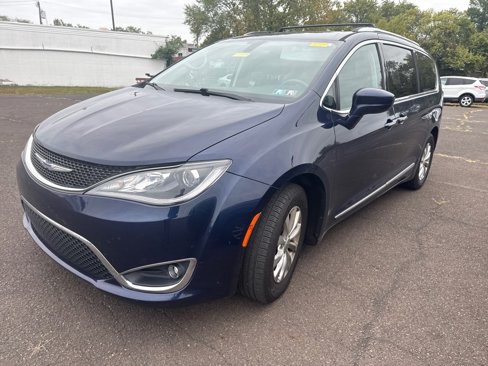 Used 2019 Chrysler Pacifica Touring-L image 2