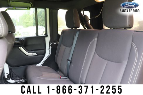 Used 2015 Jeep Wrangler Unlimited Rubicon w/ Connectivity Group image 31