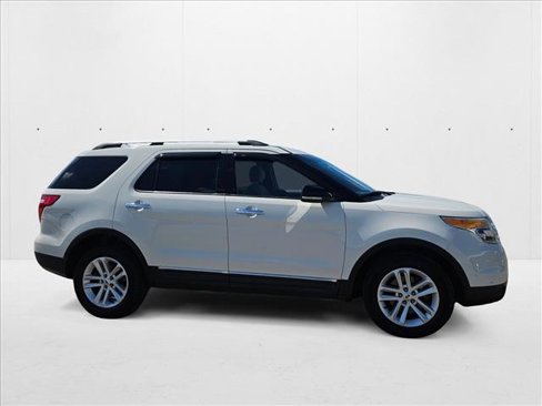 Used 2012 Ford Explorer XLT w/ Class III Trailer Tow Pkg image 4