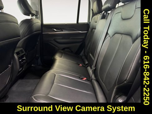 Used 2023 Jeep Grand Cherokee Limited w/ Luxury Tech Group II image 16