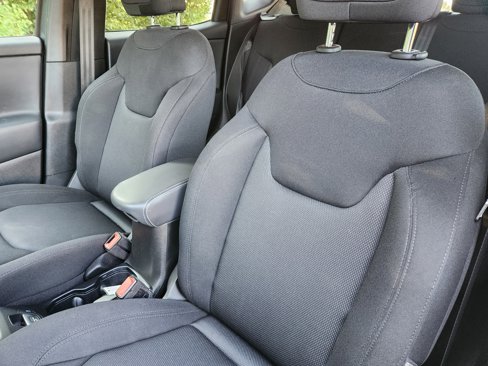 Used 2023 Jeep Renegade Latitude image 25