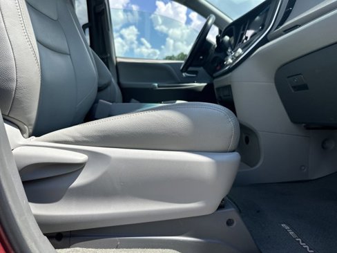 Used 2015 Toyota Sienna LE image 16