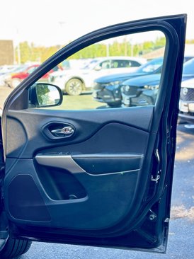 Used 2018 Jeep Cherokee Latitude image 11