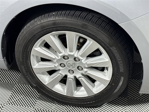 Used 2014 Toyota Sienna Limited image 10