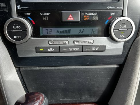 Used 2014 Toyota Camry XLE image 26