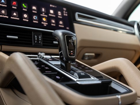 Certified 2022 Porsche Cayenne Platinum Edition image 27