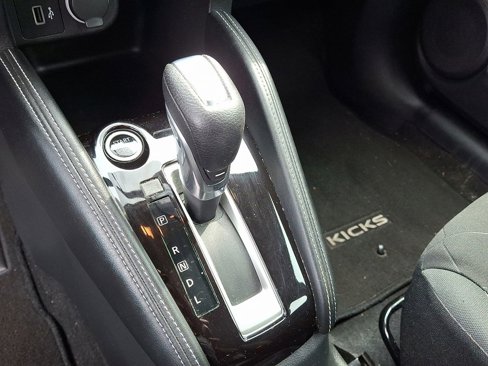 Used 2019 Nissan Kicks S image 11