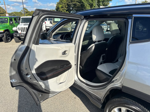 Used 2020 Jeep Compass Limited image 31