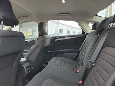 Used 2019 Ford Fusion SE image 11