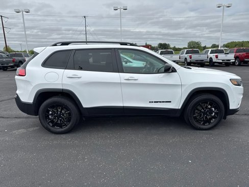 Used 2023 Jeep Cherokee Altitude Lux image 6