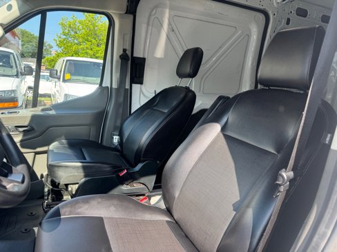 Used 2023 Ford Transit 250 Medium Roof image 8