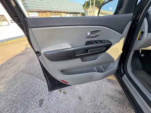Used 2016 Kia Sedona LX w/ LX Convenience Package image 38