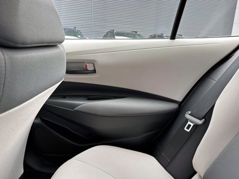 Used 2022 Toyota Corolla LE image 15