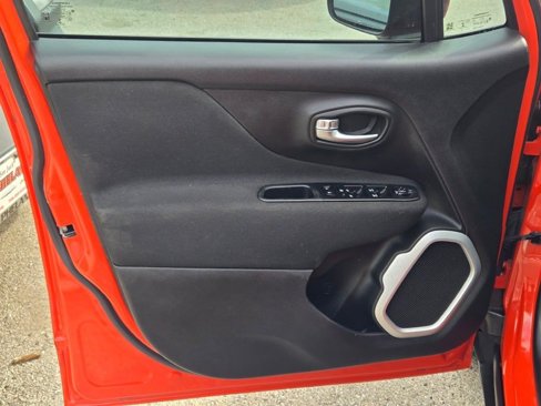 Used 2019 Jeep Renegade Sport image 16
