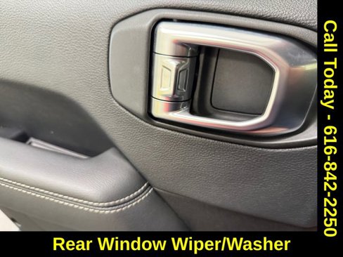 Used 2018 Jeep Wrangler Unlimited Sahara image 18