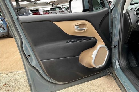 Used 2017 Jeep Renegade Latitude image 20