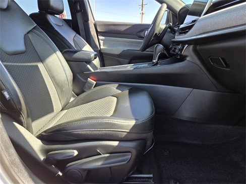 Used 2024 Jeep Compass Latitude image 16