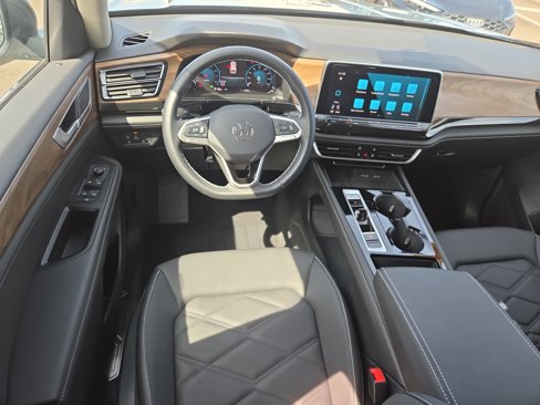 Used 2025 Volkswagen Atlas SE image 8