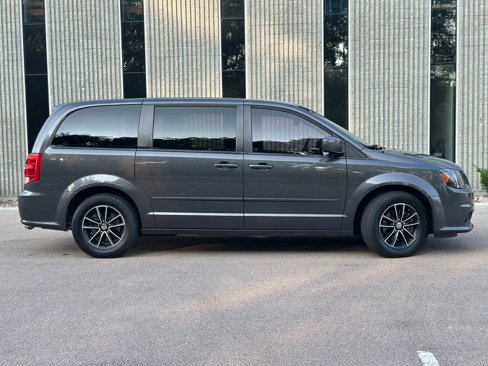 Used 2016 Dodge Grand Caravan SXT image 8