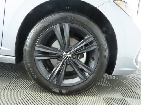 Certified 2024 Volkswagen Jetta SE image 34
