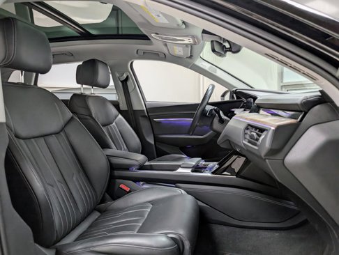 Used 2019 Audi e-tron Prestige w/ Prestige Package image 26