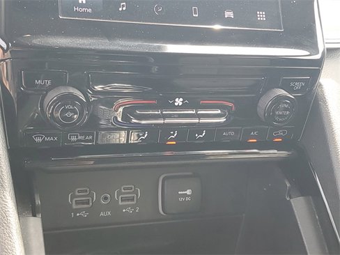 Used 2023 Jeep Grand Cherokee Laredo image 18