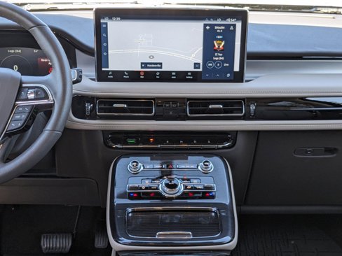 Certified 2023 Lincoln Nautilus AWD w/ Premium Package image 19