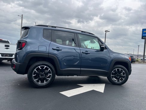 Used 2023 Jeep Renegade Latitude w/ Sun/Sound Group image 31