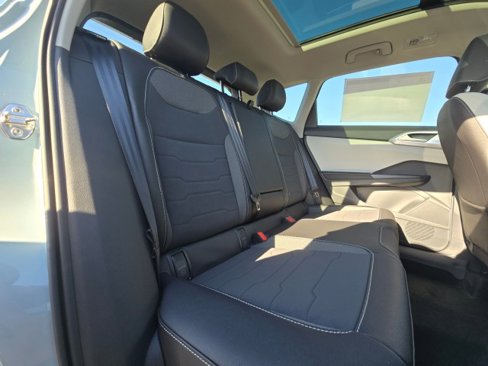 New 2025 Volkswagen Taos SE image 15