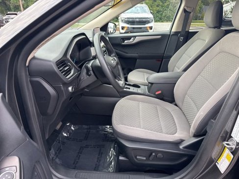 Used 2020 Ford Escape SE image 16