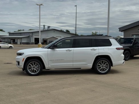 New 2025 Jeep Grand Cherokee L Summit w/ Luxury Tech Group V image 4