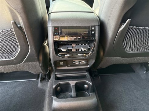 Used 2022 Jeep Grand Cherokee L Limited image 17