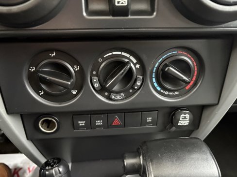 Used 2008 Jeep Wrangler Unlimited Rubicon w/ Dual Top Group image 16