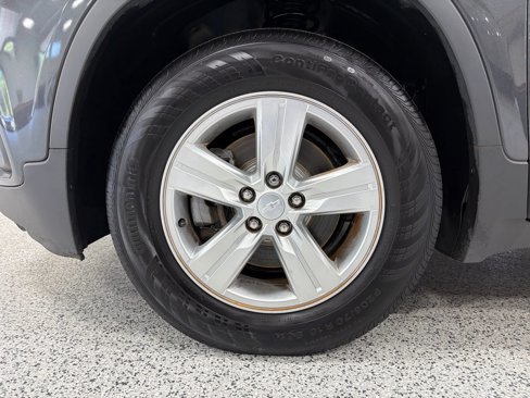 Used 2019 Chevrolet Trax LT w/ LT Convenience Package image 16