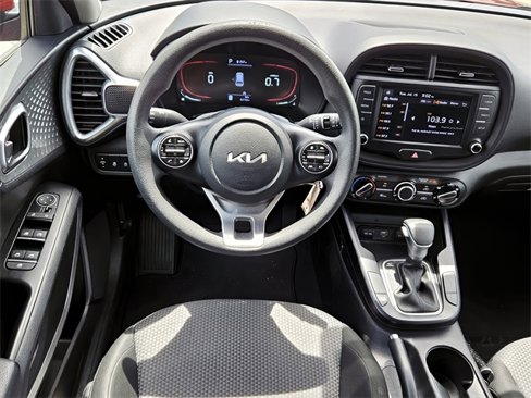 Used 2023 Kia Soul LX w/ LX Technology Package image 13