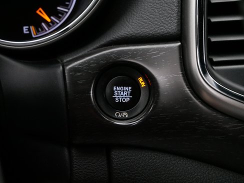 Used 2018 Jeep Grand Cherokee Altitude image 30