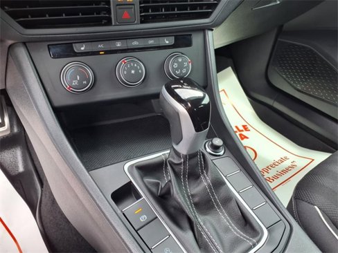 Used 2024 Volkswagen Jetta Sport image 16