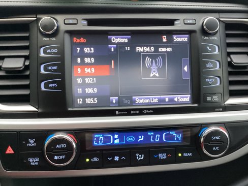 Used 2016 Toyota Highlander XLE image 11