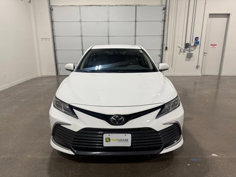 Used 2021 Toyota Camry LE image 2