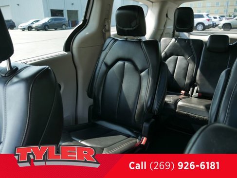 Used 2023 Chrysler Pacifica Touring-L image 40
